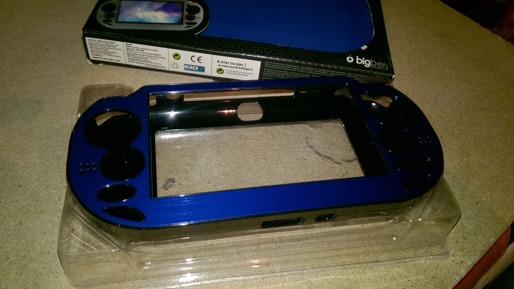 Coque protection Metallic Case Sony PS Vita Consoles et jeux vidéos
