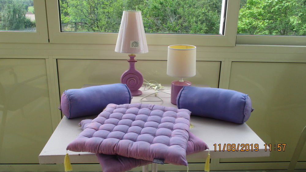 Lot 2 lampes violettes + 4 coussins Dcoration