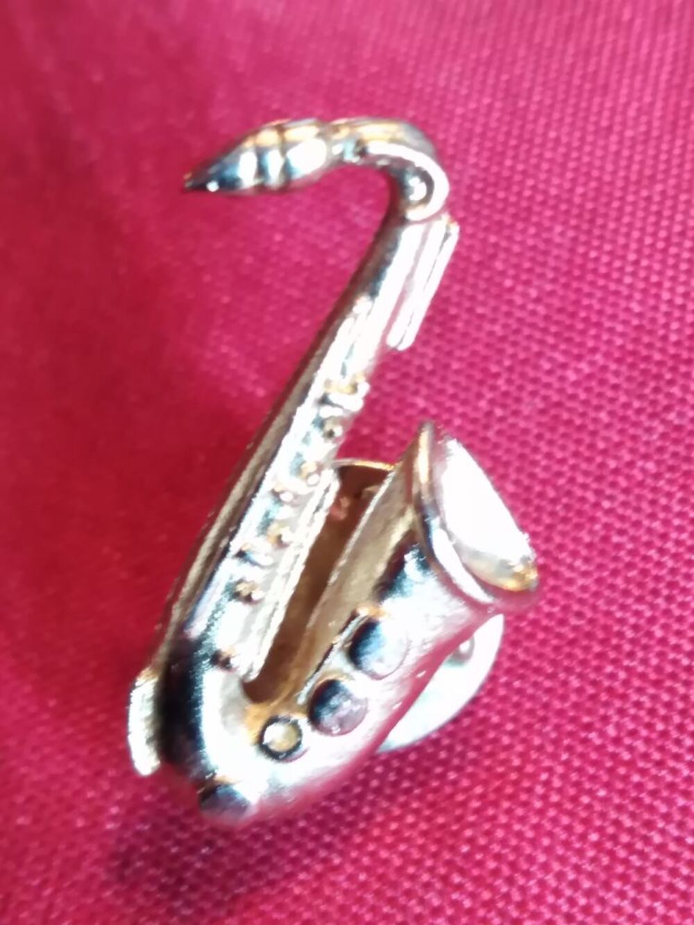 Pin's saxophone 