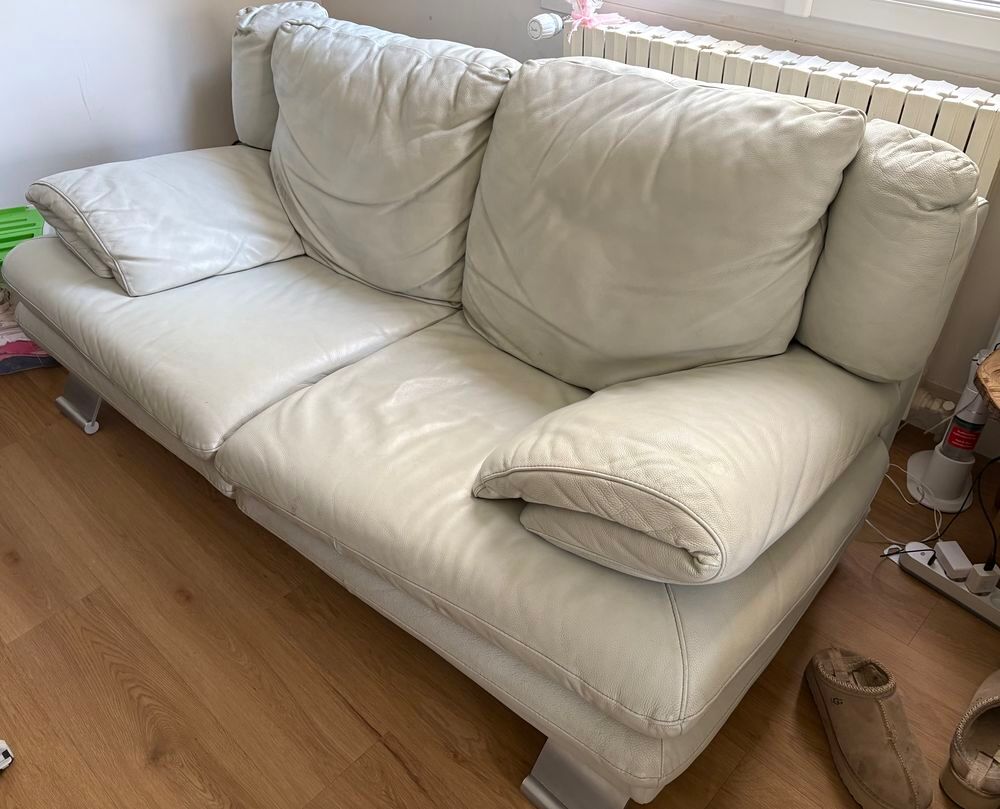Canap&eacute; cuir -beige Meubles