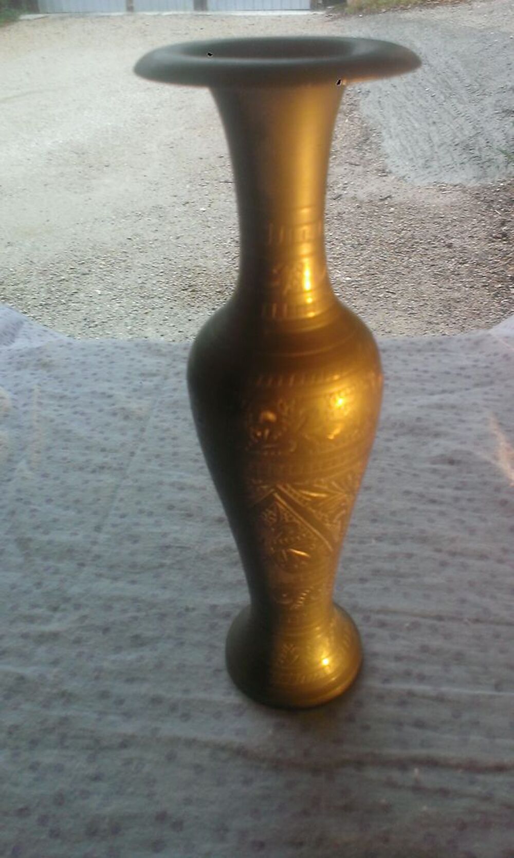 Vase cuivre type orientale cisel&eacute; Dcoration