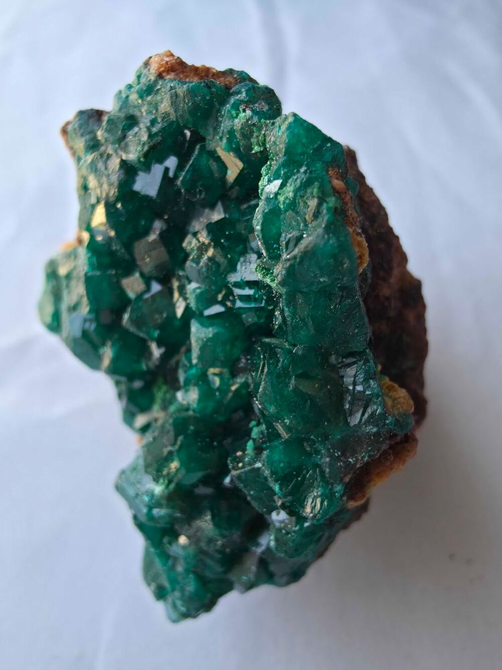 V&eacute;ritable Dioptase sur Gangue Ocre-Min&eacute;ral de Collection Katanga 92g 