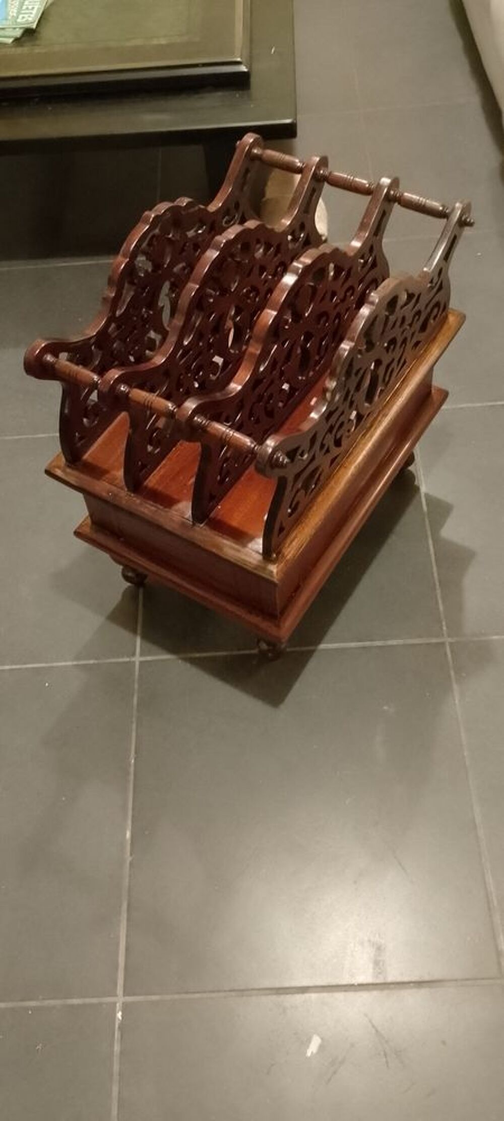 Ancien porte revues en bois RE-BAISSE DE PRIX Décoration