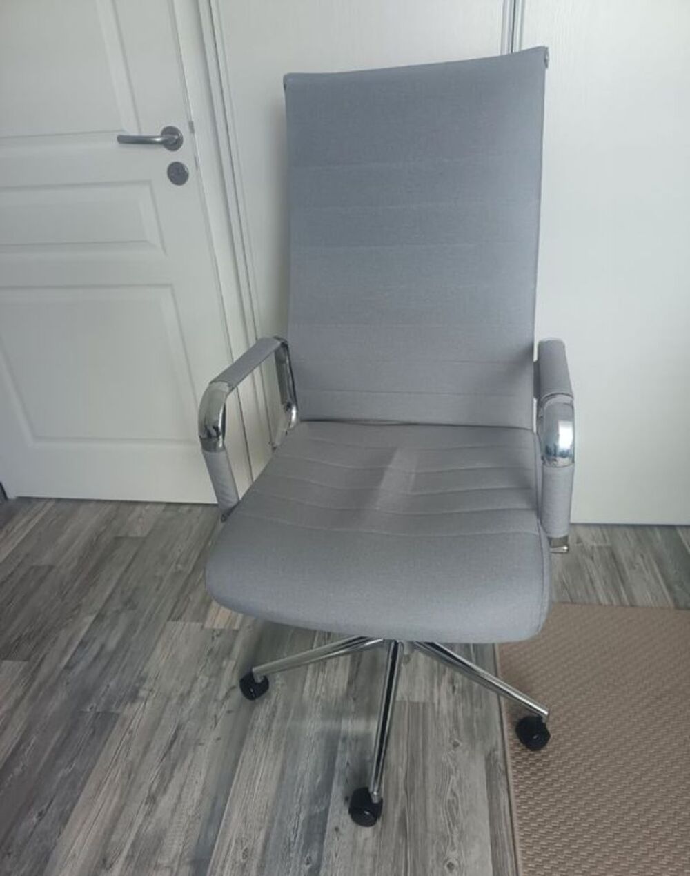 fauteuil de bureau comme neuf
Meubles