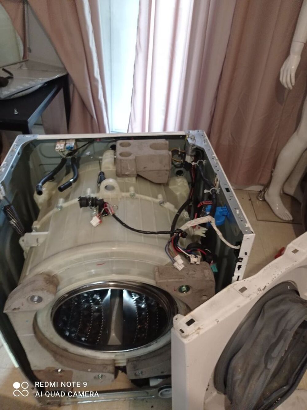 Cameroun Africa , r&eacute;paration machines &agrave; laver s&egrave;che linge Electroménager