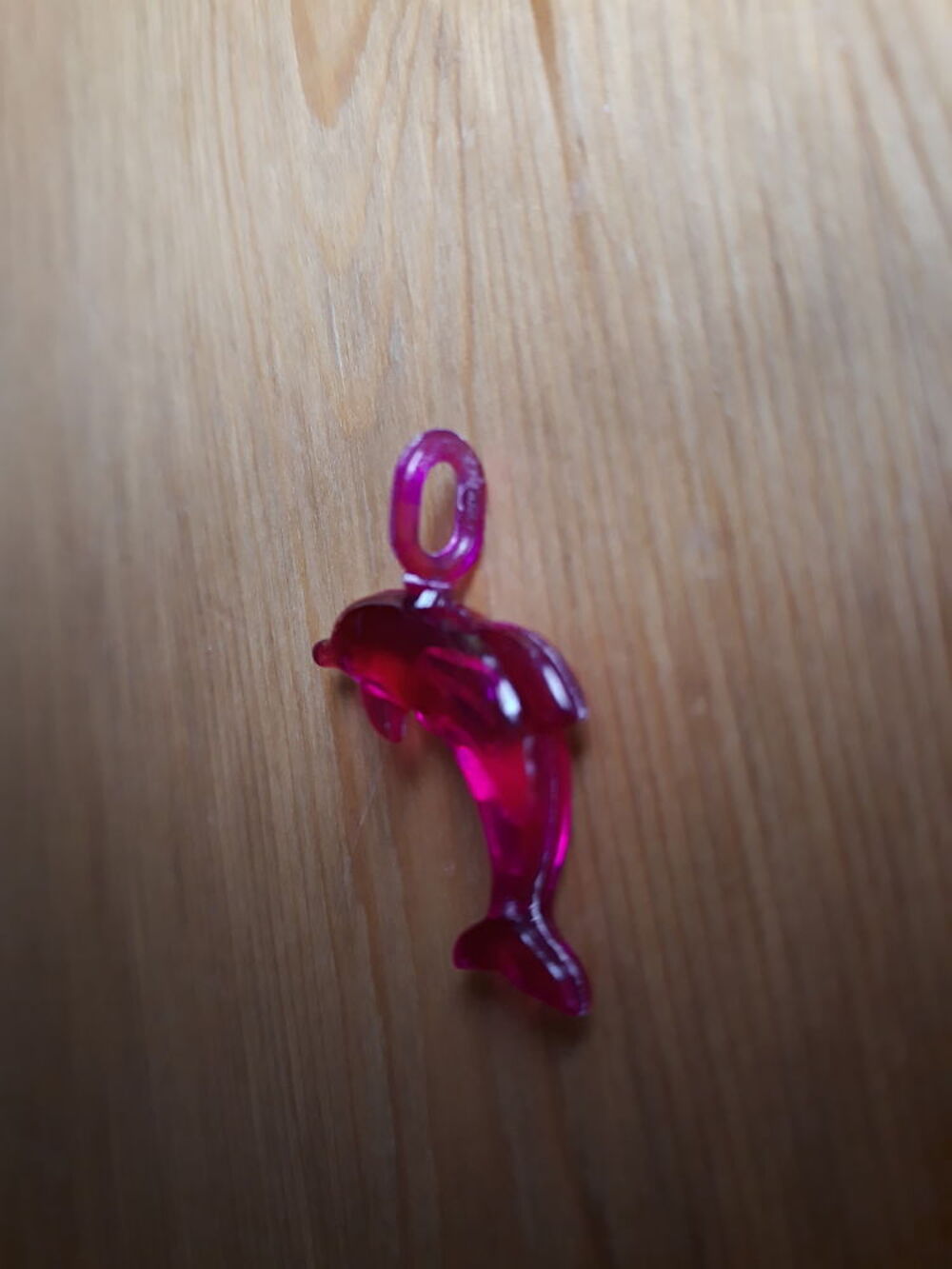 Pendentif dauphin en plastique transparent rose Bijoux et montres