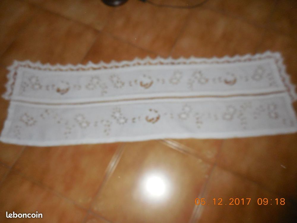 broderie chemin de chemin&eacute;e vintage Décoration