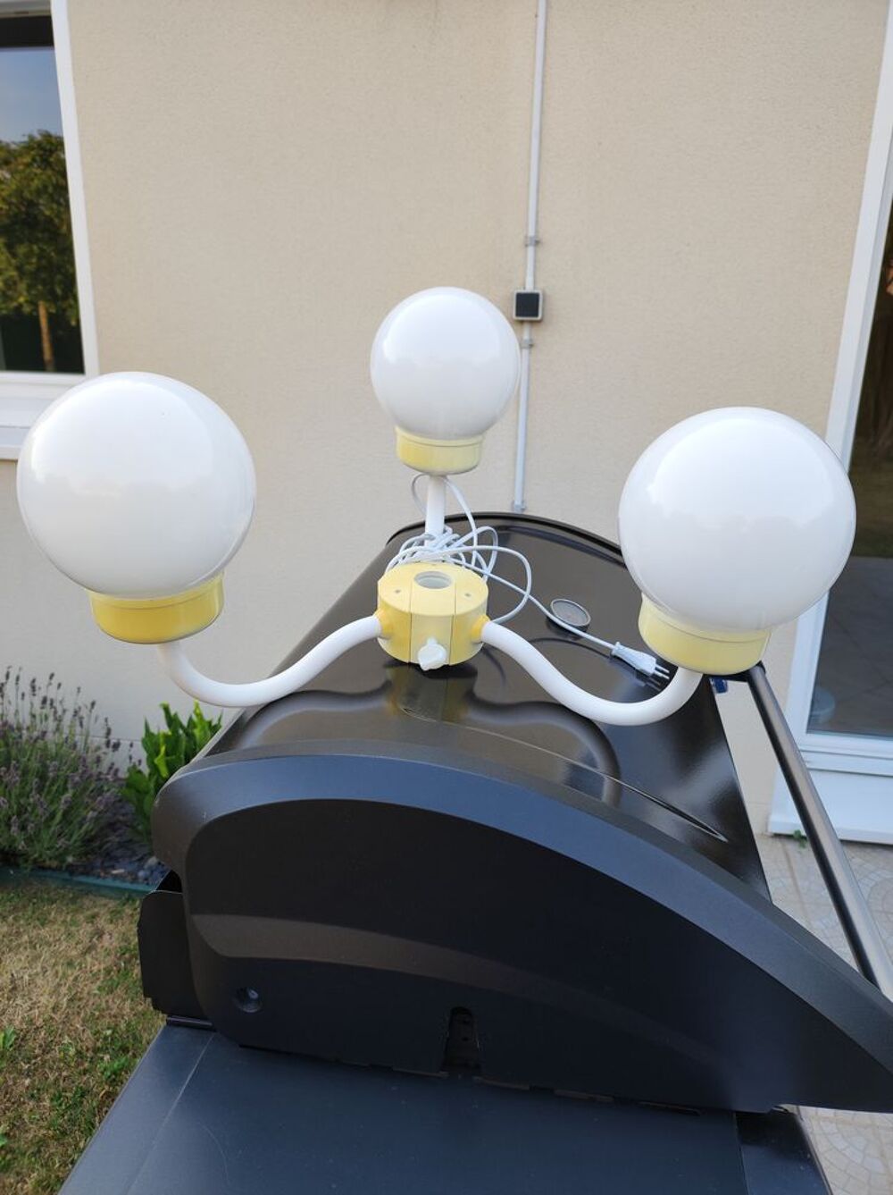 Luminaire ext&eacute;rieur 3 globes
Jardin