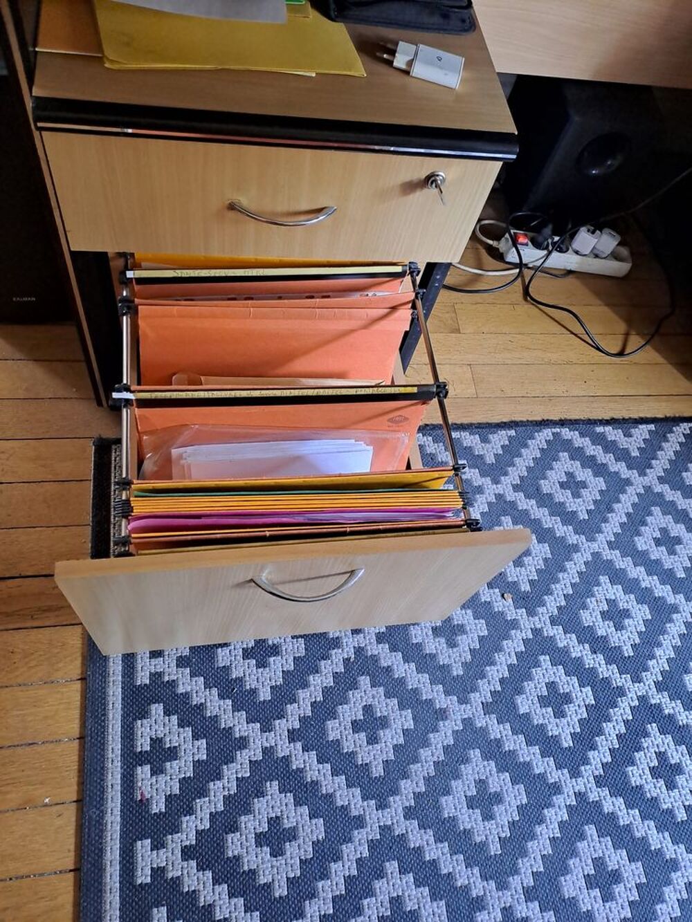 Grand bureau beau design plus caissons a roulette Meubles