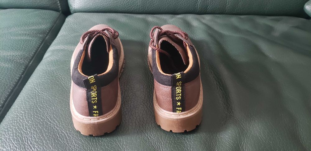 CHAUSSURE EN CUIR NEUVE Chaussures
