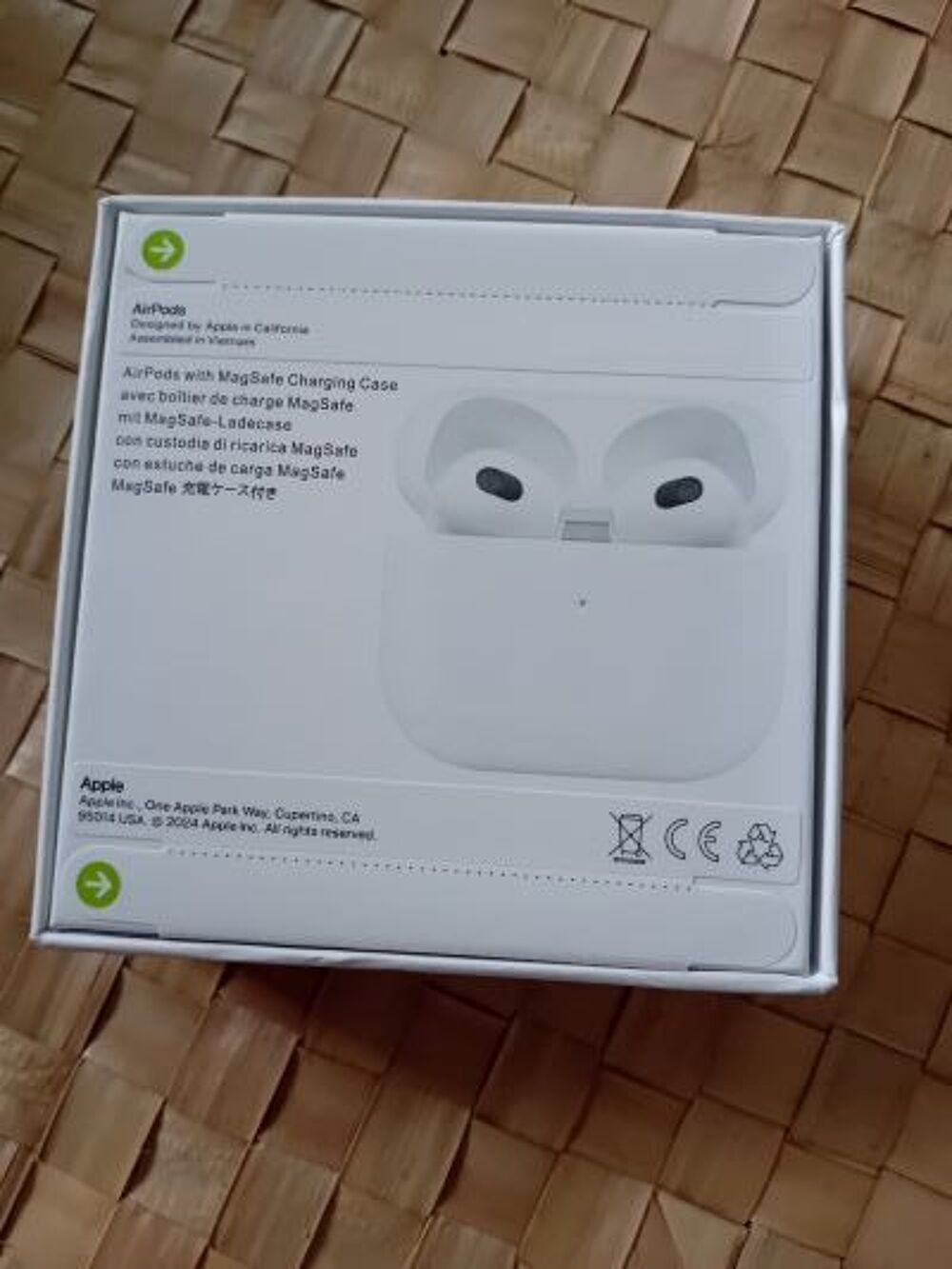 Airpods 3 rd g&eacute;n&eacute;ration APPLE Téléphones et tablettes