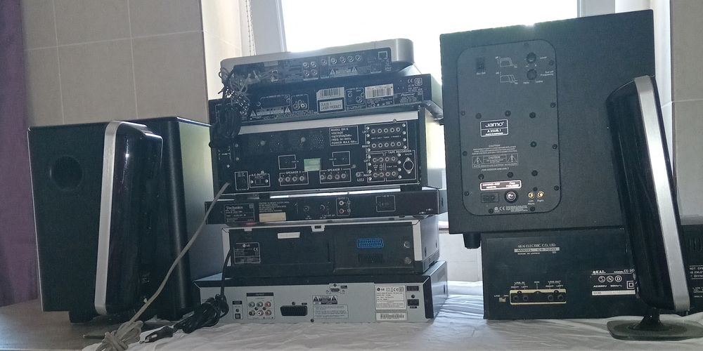 lot ampli lecteur k7 lecteur vhs enceintes subwoofer lecteur Audio et hifi