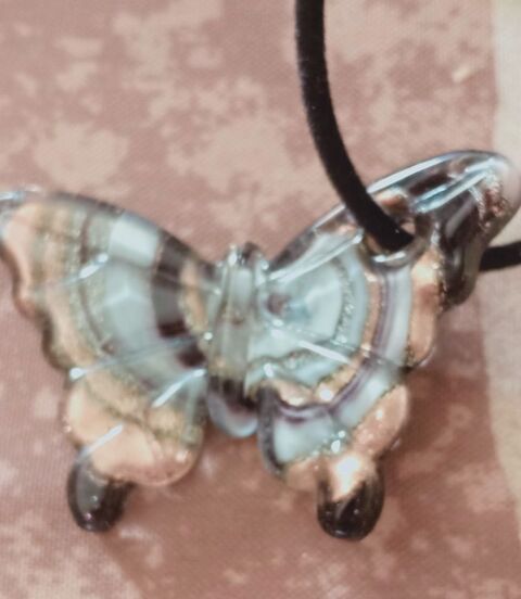 Collier papillon Courbevoie (92)