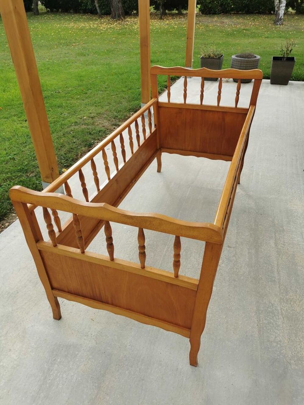 Joli lit b&eacute;b&eacute; sapin 60X140 Mobilier enfants