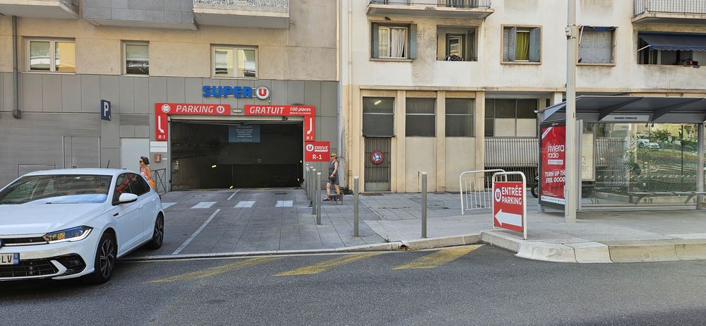 Location Parking/Garage ¨PARKING Nice