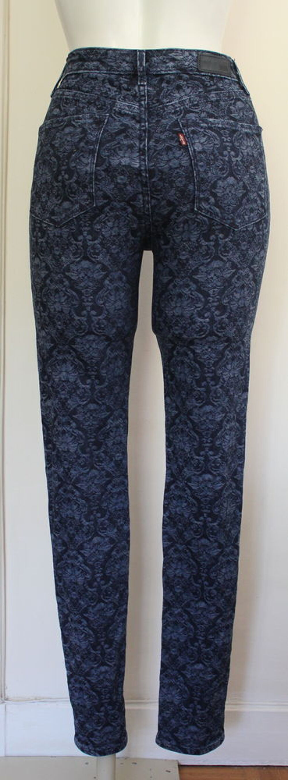 Jeans LEVIS print tapisserie W.27. L. 30. Vêtements