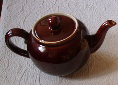 Thire en faence marron 5 Herblay (95)