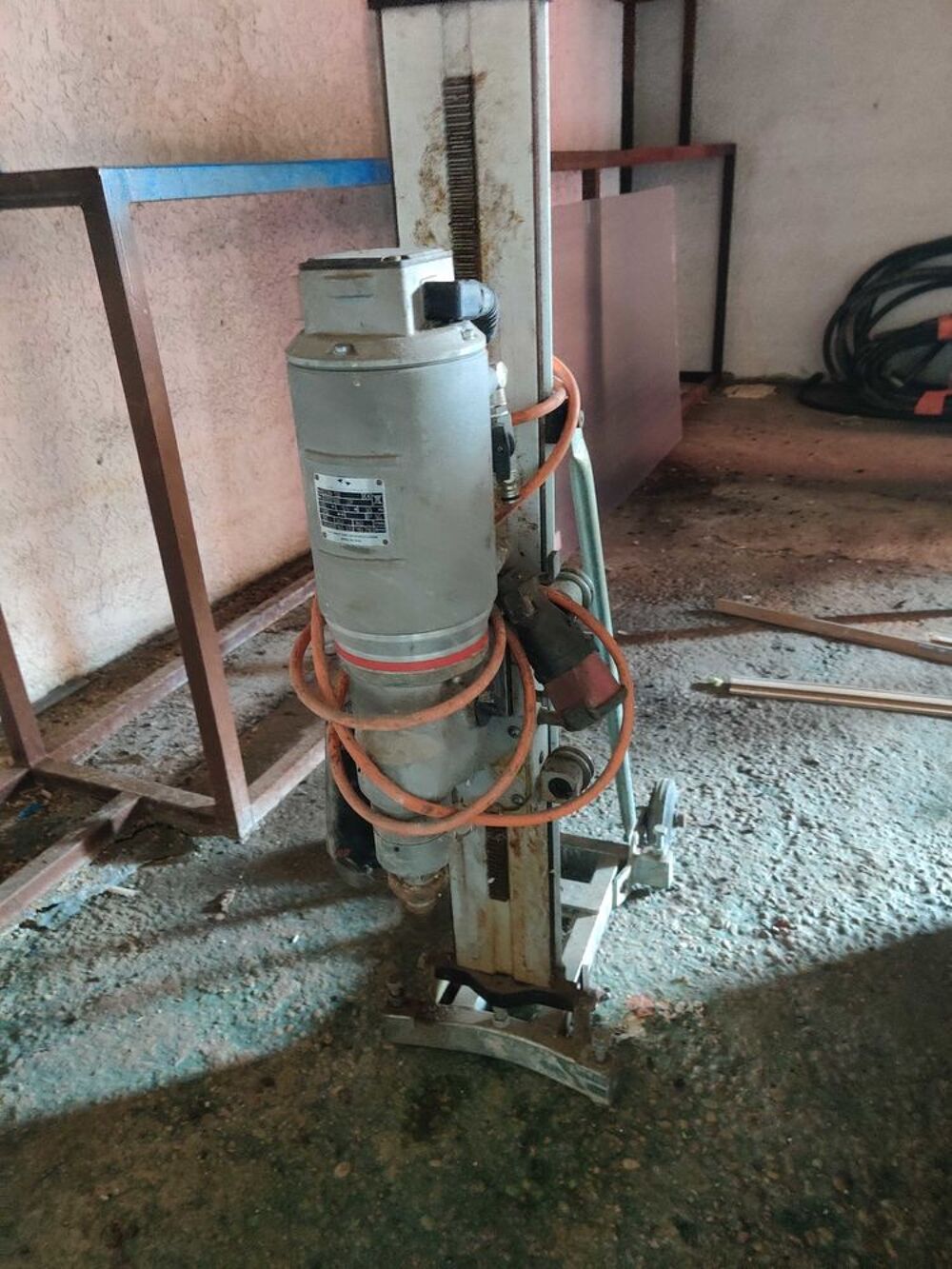   carotteuse diam�tre jusqu'�  400 mm et 600mm avec adaptateur,vendu avec rallonges. 