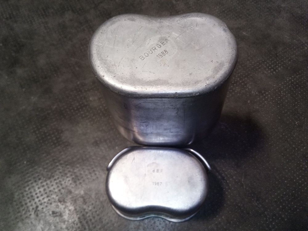 Gourde quart et sacoche militaire 