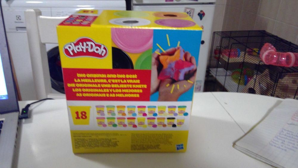18 pots p&acirc;te &agrave; modeler Jeux / jouets