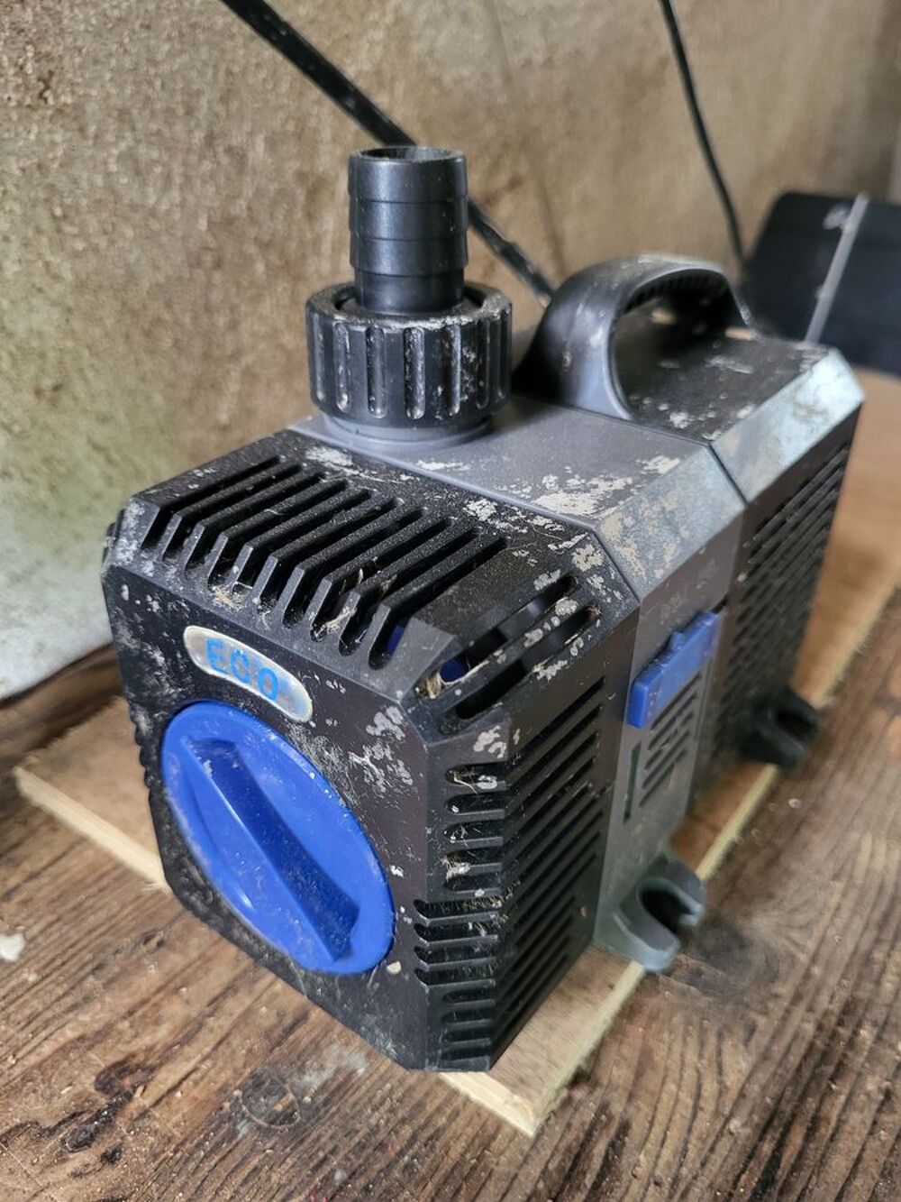 Pompe de relevage pour cascade bassin ext&eacute;rieur Jardin