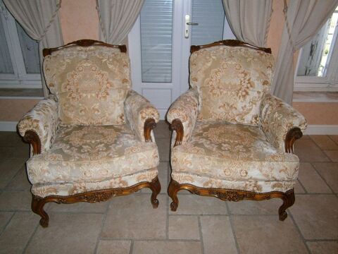 2 fauteuils en bois massif et tissus
160 Saint-Pierre-les-tieux (18)