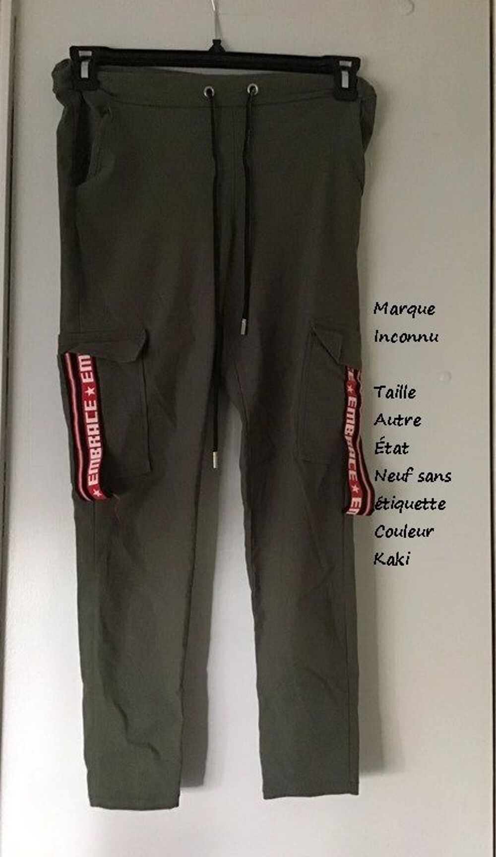 trois pantalons S TAILLE 36
livraison colis poste Maroquinerie