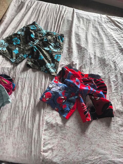 10€ deux short taille 8ans 10 Accolay (89)