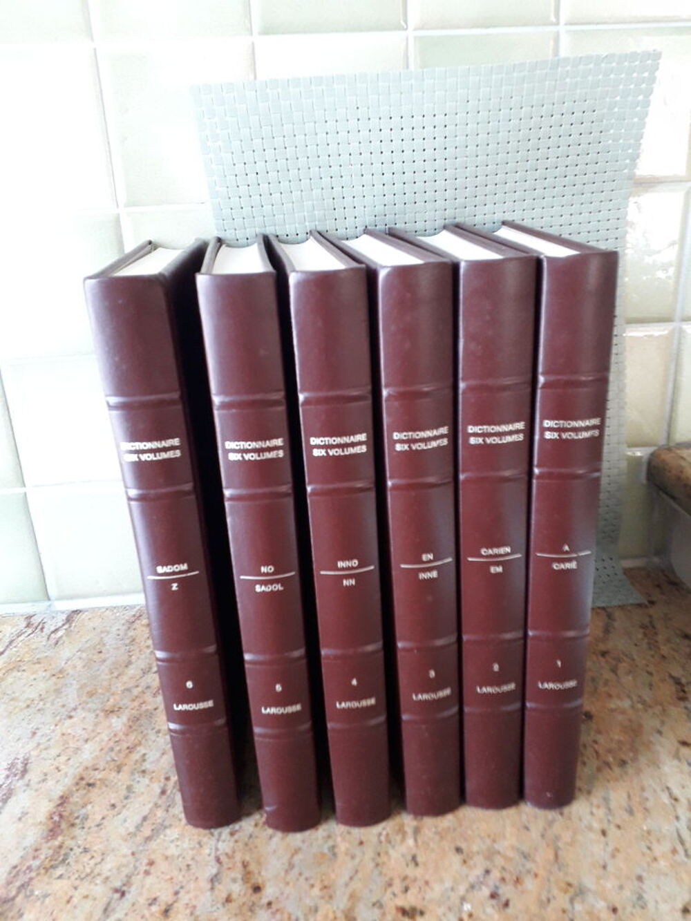 DICTIONNAIRE LAROUSSE DE 6 VOLUMES. Livres et BD