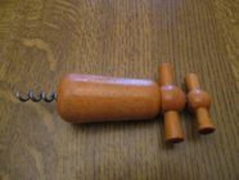 Ouvre bouteilles en bois et divers articles
Cuisine