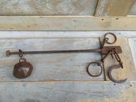 Ancienne Balance Romaine Fer Forg� XVIIIeme 75 Loches (37)