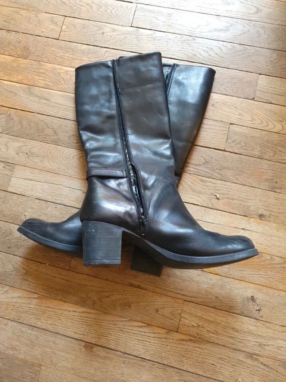 Bottes noires montantes &agrave; talons Tata Italia Chaussures