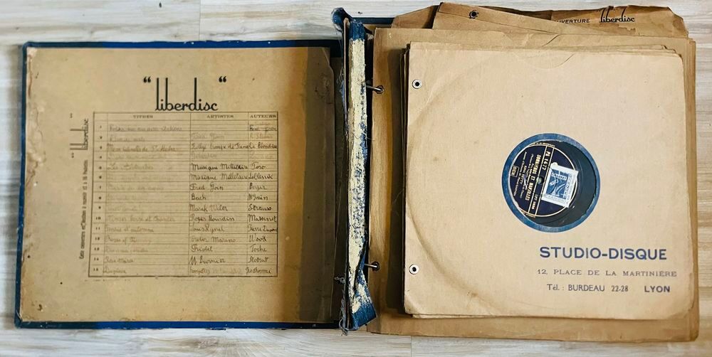 22 Disques en vinyle ancien CD et vinyles