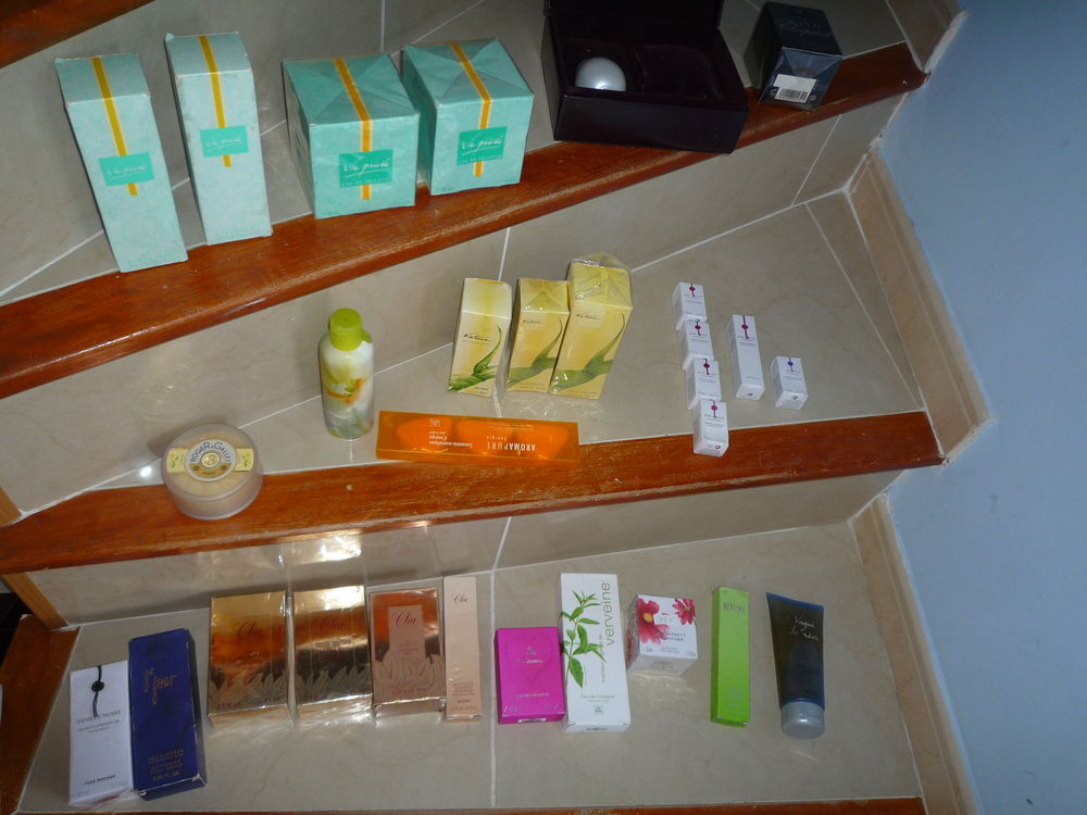 DIVERS PARFUMS NEUFS YVES ROCHER Décoration