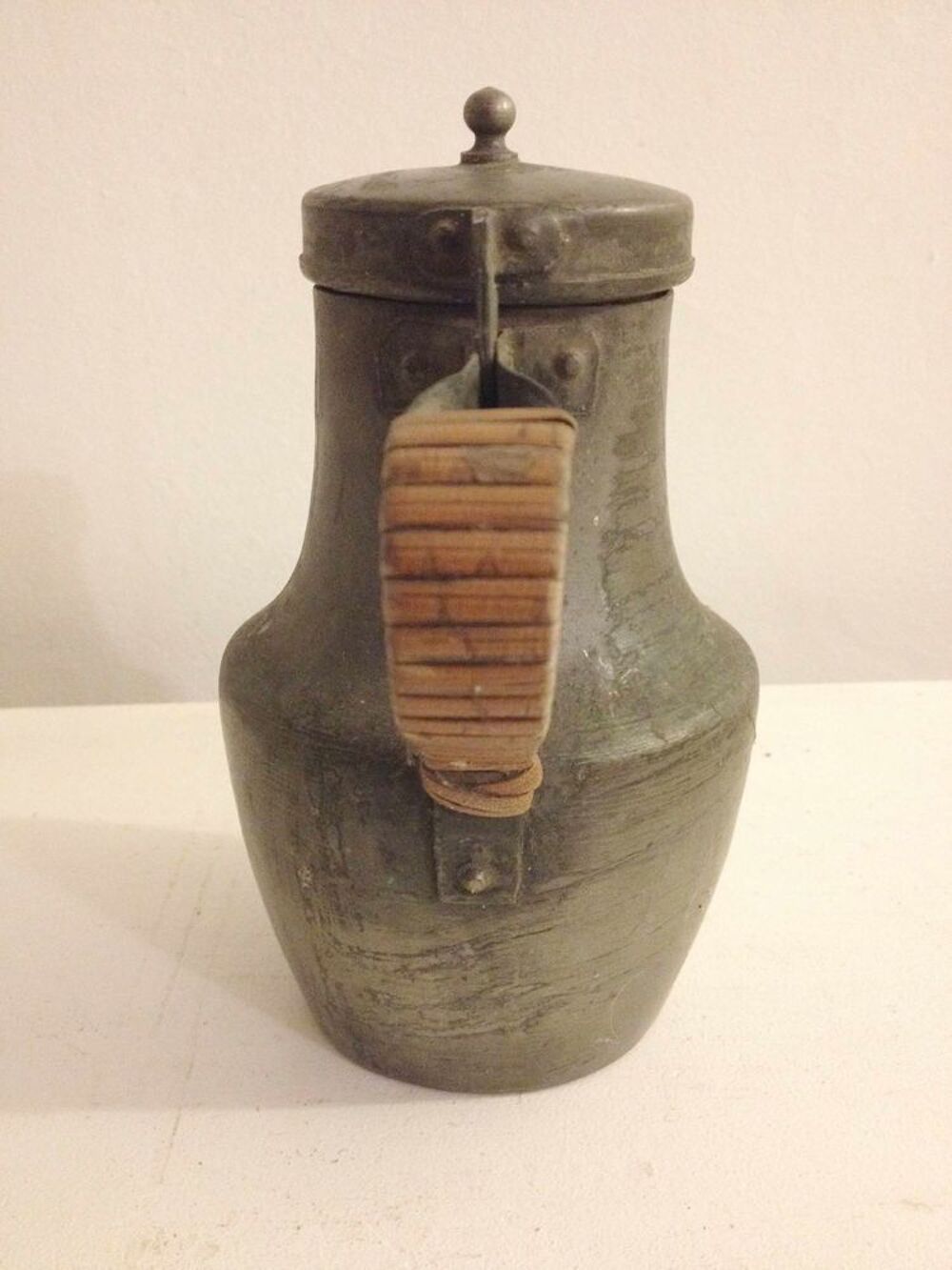 Souvenir ancien pichet cruche avec couvercle Décoration