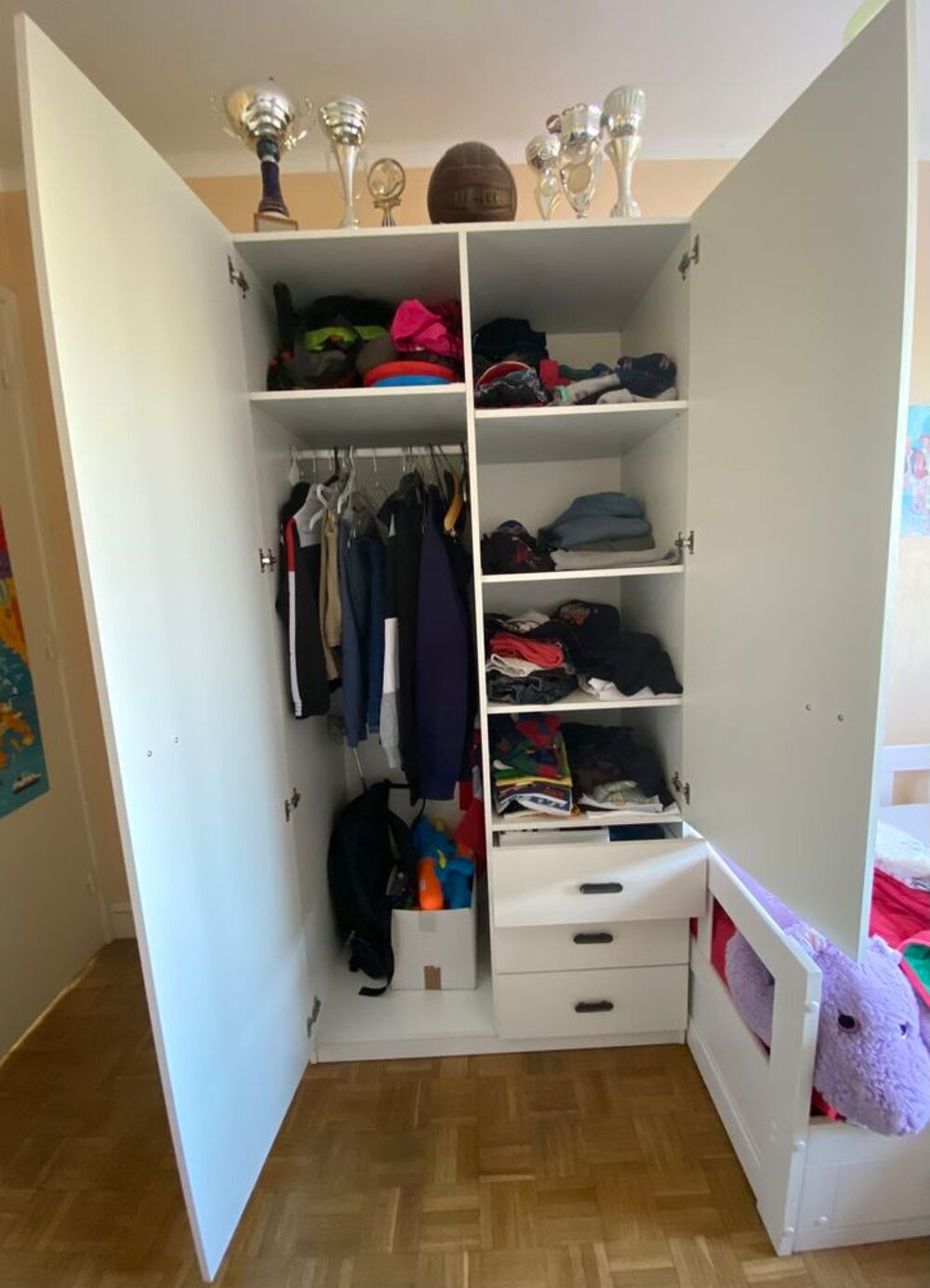 Armoire chambre d'enfant avec d&eacute;co NewYork Meubles