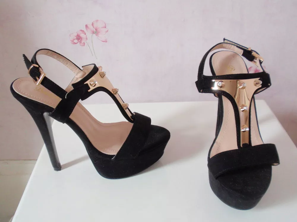 Sandales glamour noir neuf. Chaussures