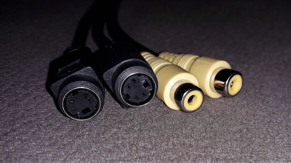 Adaptateur / Connecteur Audio Vid&eacute;o Fiche Din 9 broches - 2 Photos/Video/TV