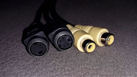 Adaptateur / Connecteur Audio Vidéo Fiche Din 9 broches - 2 7 Versailles (78)