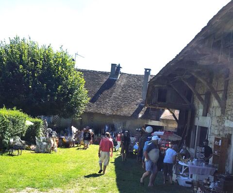 Ventes de livres, objets, arts de table  IZIEU le 6 octobre 1 Izieu (01)