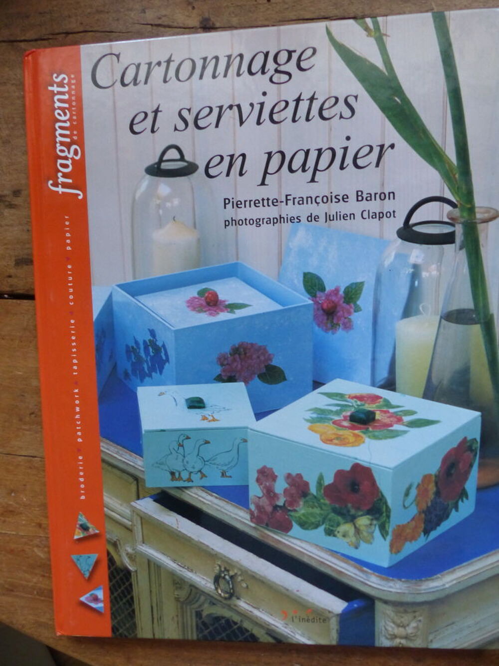 CARTONNAGE ET SERVIETTES EN PAPIER Livres et BD