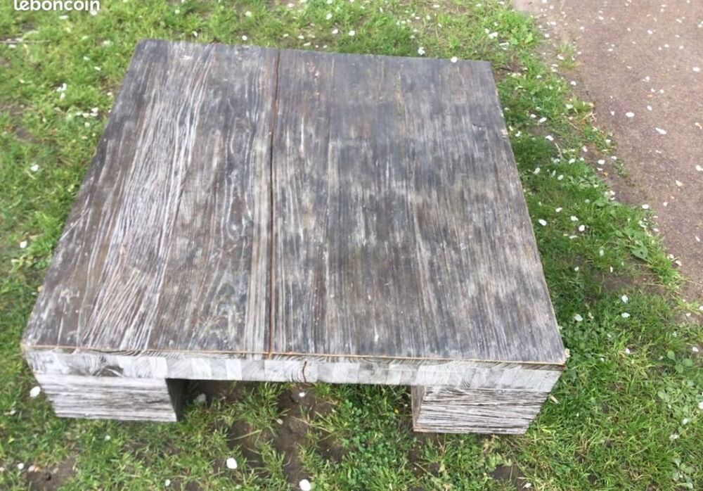 Grande table basse en bois massif 100x100cm Meubles