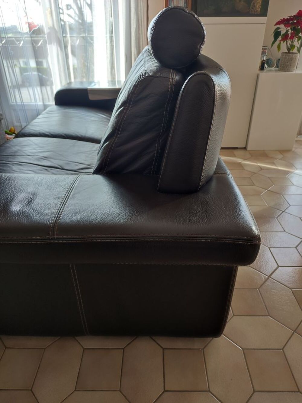 Fauteuil cabriolet et canap&eacute; en cuir Marinelli Meubles