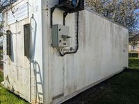   Donne ancienne chambre froide
