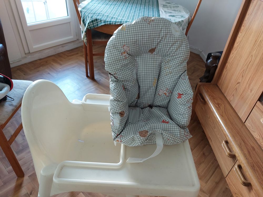 Chaise haute b&eacute;b&eacute; couleur blanche, Mobilier enfants