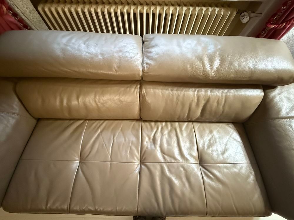 Canap&eacute; cuir 3 places tr&egrave;s bon &eacute;tat, largeur 226 cm. Meubles