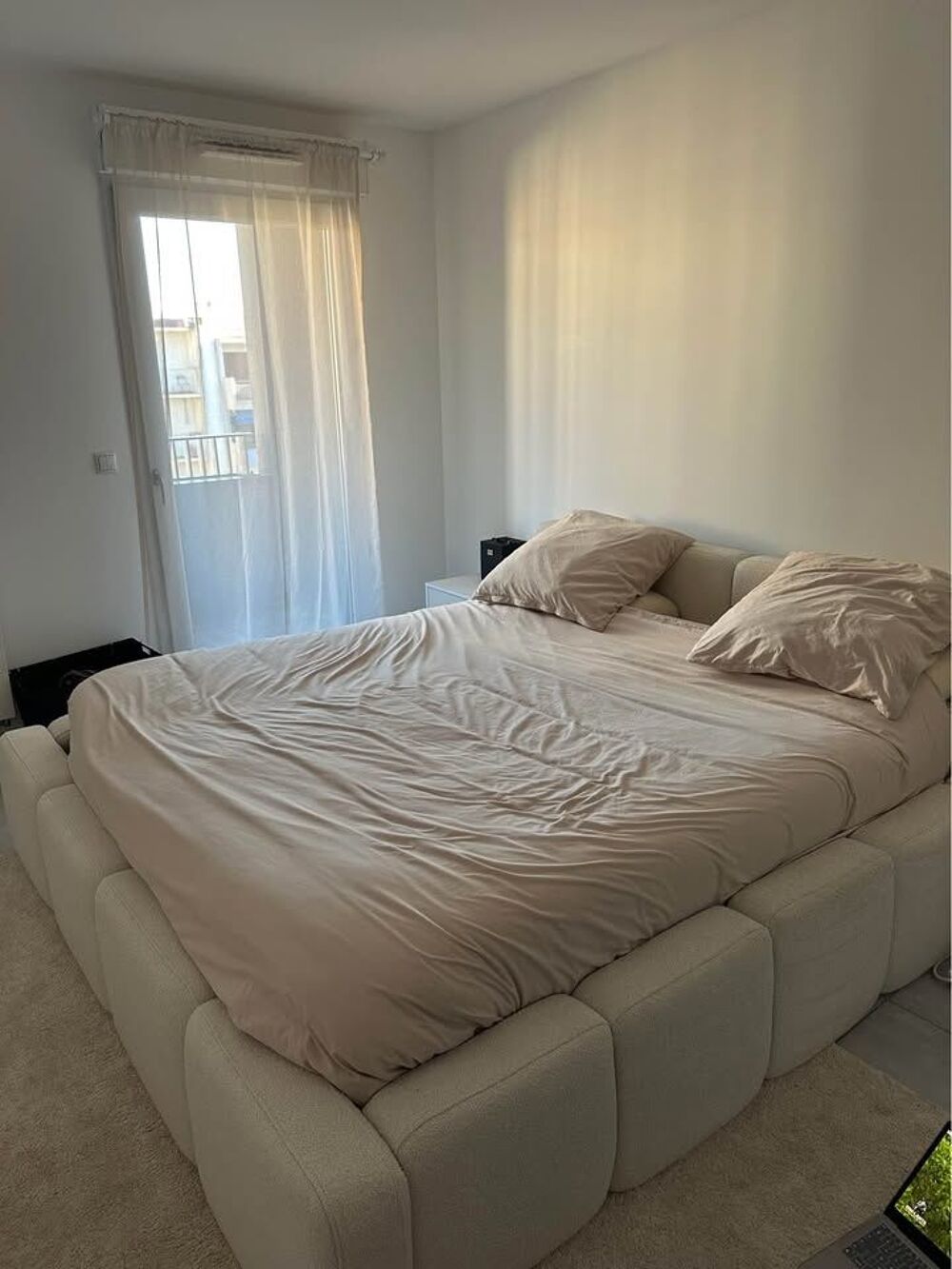Grand Lit double 180 x 200 cm design bouclette beige neuf Meubles