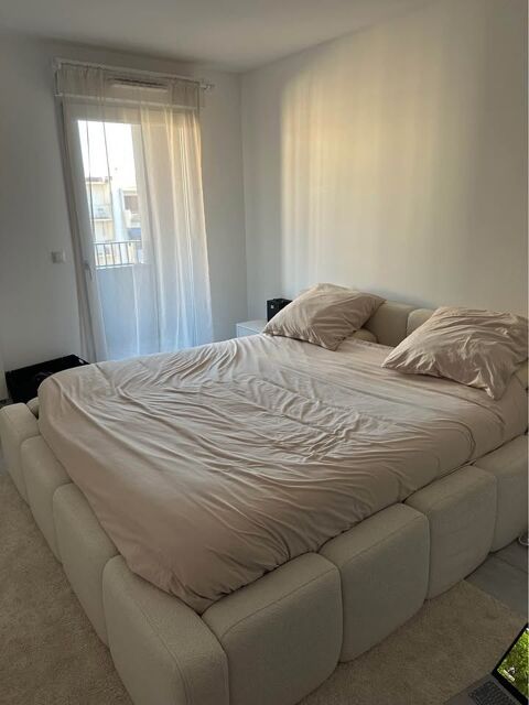 Grand Lit double 180 x 200 cm design bouclette beige neuf 450 Nice (06)