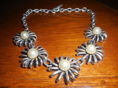 joli collier ancien avec 5 grosses perles 10 S�te (34)