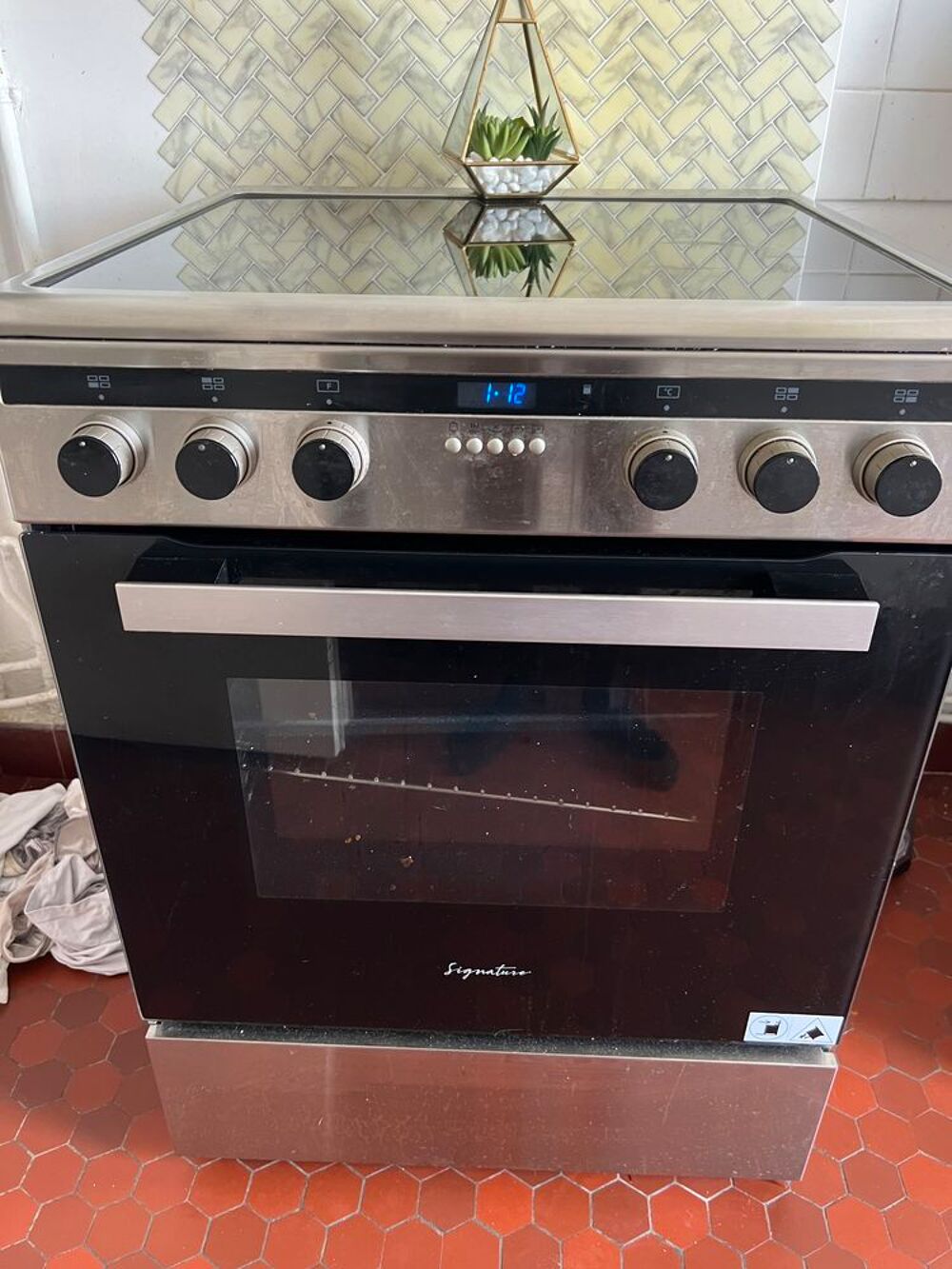 Cuisini&egrave;re &agrave; induction (4 plaques), avec four Electroménager